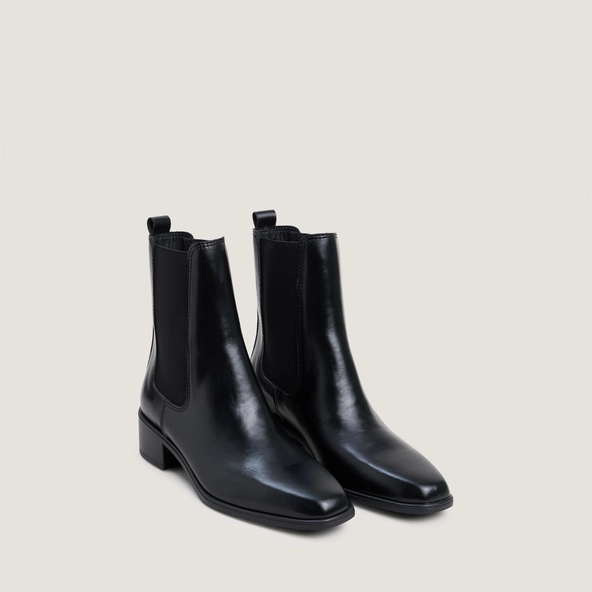 Low-heeled chelsea low boots in black leather | NASTASIA