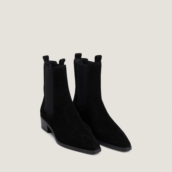 Pointed-toe chelsea low boots in black split leather | NEIGE