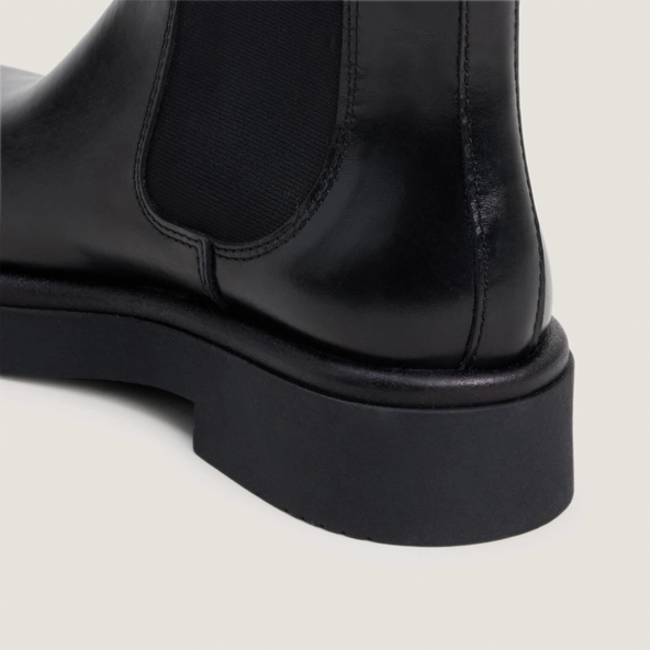 Chunky-sole chelsea low boots in black leather | NICOLAS