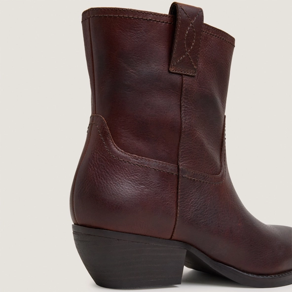 Round-toe ankle boots with block heels in brown grained leather | TERRA