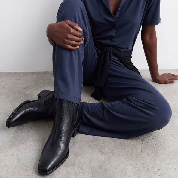 Heeled and gathered ankle boots in black grained leather | BIRMAN