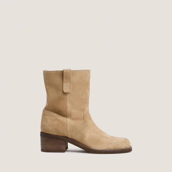 Low-heeled low boots with round toe in beige split leather | PEGASUS