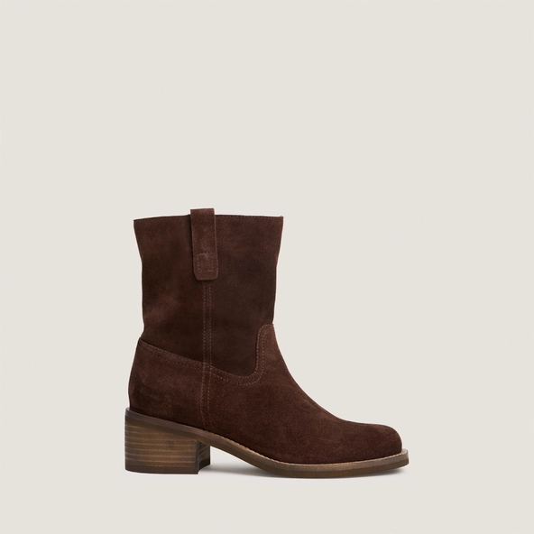 Low-heeled low boots with round toe in chocolate split leather | PEGASUS
