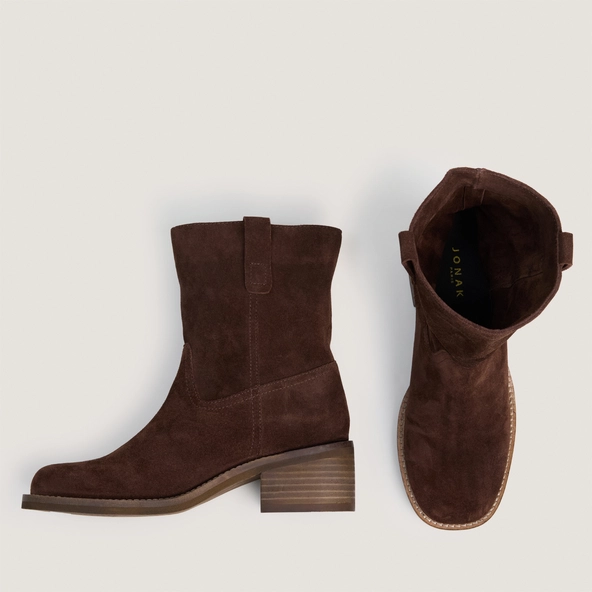 Low-heeled low boots with round toe in chocolate split leather | PEGASUS