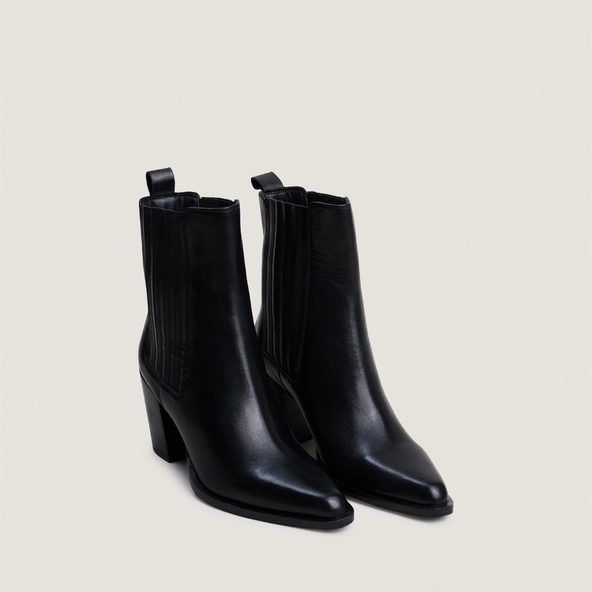 Heeled and gathered ankle boots in black leather | PIPA