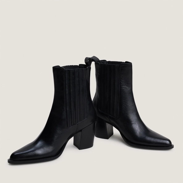 Heeled and gathered ankle boots in black leather | PIPA