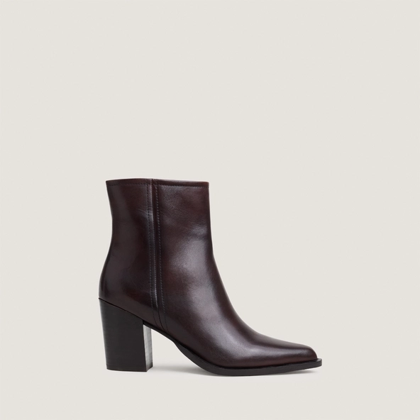 Pointed-toe ankle boots in dark brown leather | PIPO
