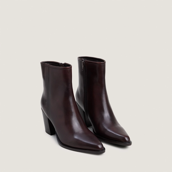 Pointed-toe ankle boots in dark brown leather | PIPO