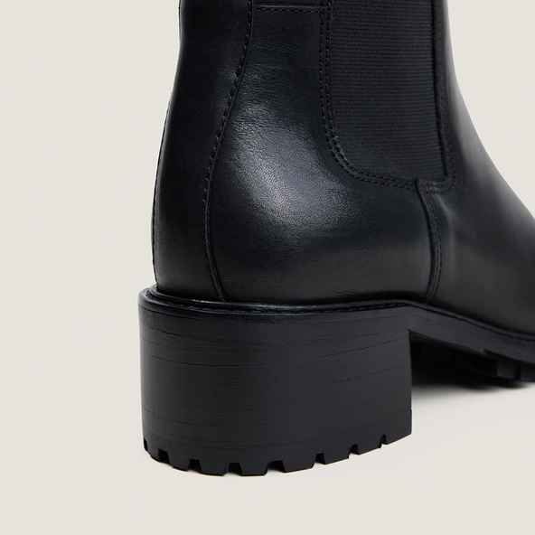 Ankle boots with elastic and lug soles in black leather | LINE