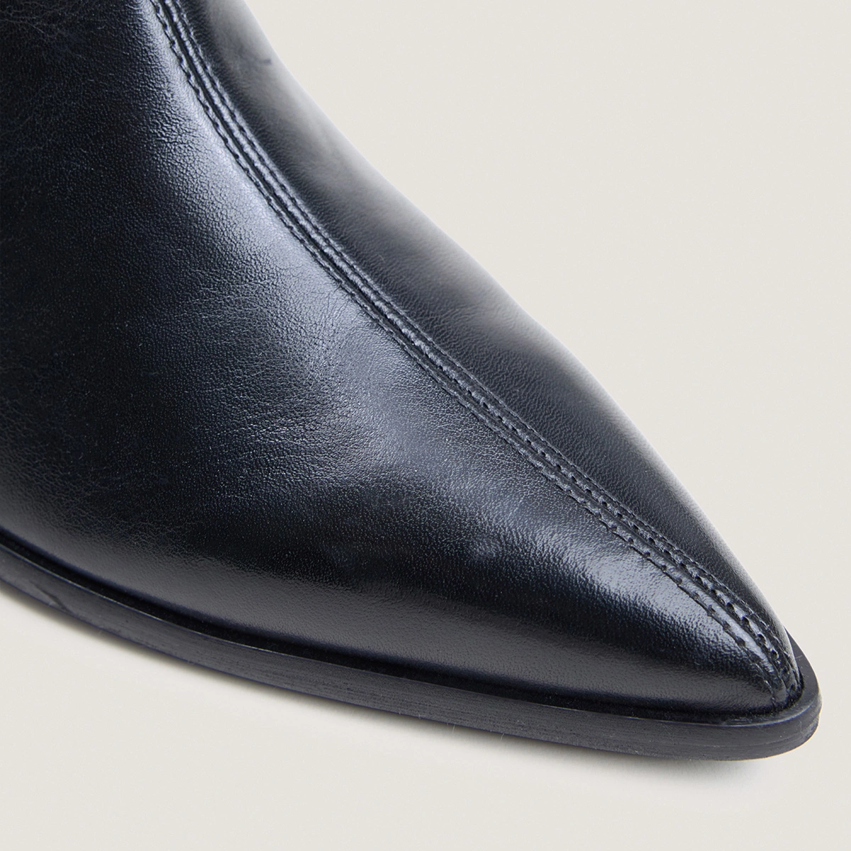 Heeled square-toe pointed ankle boots in black leather | PALE