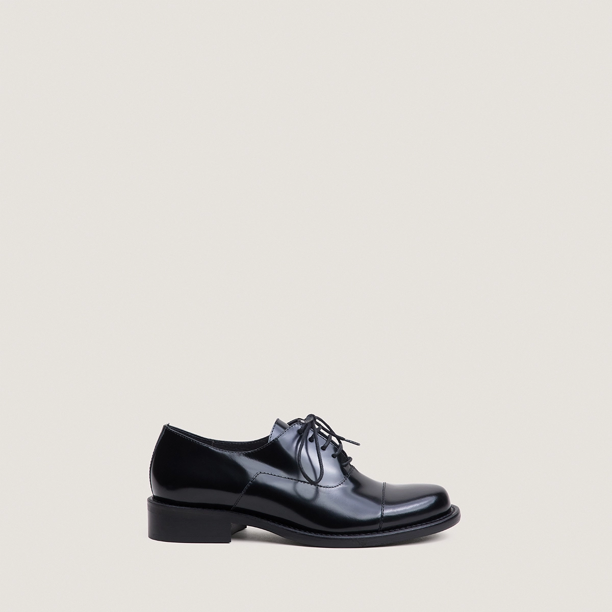 Lace-up round-toe loafers in black patinated leather | DOVEL