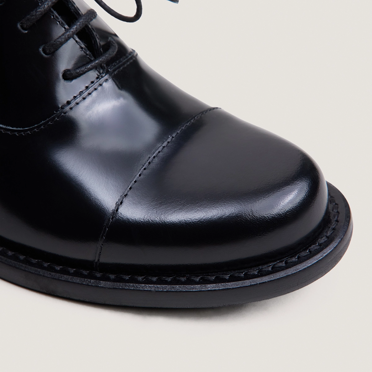 Lace-up round-toe loafers in black patinated leather | DOVEL