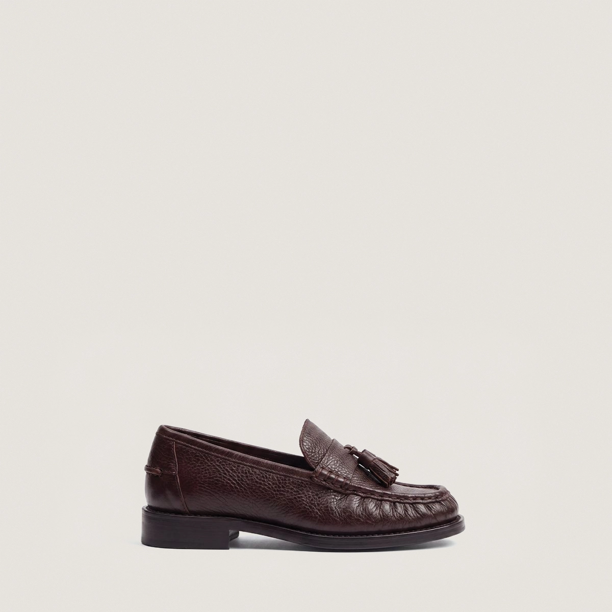 Loafers with tassels in brown grained leather | DUCHETTE