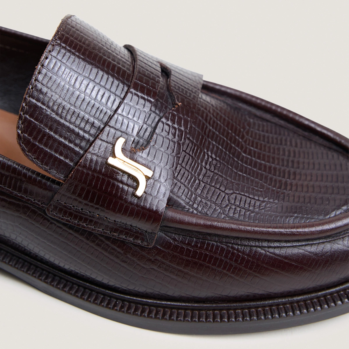 Round-toed loafers with monograms in dark brown lizard leather | DUEDI