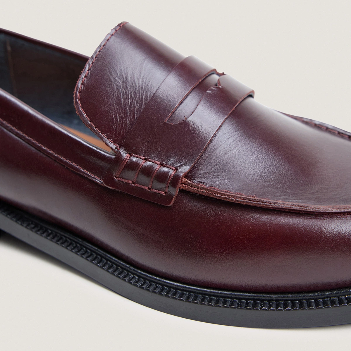 Round-toe loafers in burgundy leather | DRACULA