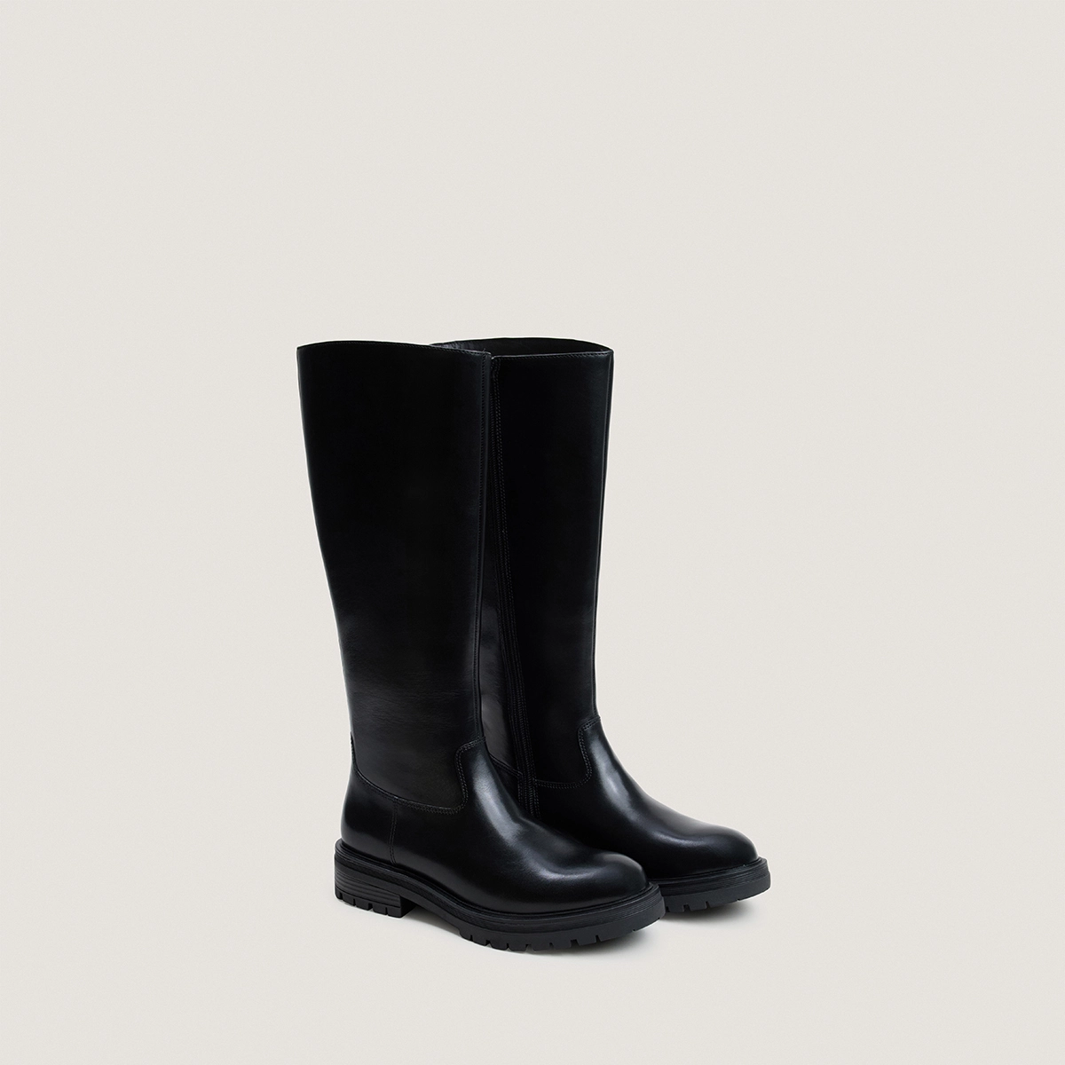 Boots with lug soles in black leather | AGILUS