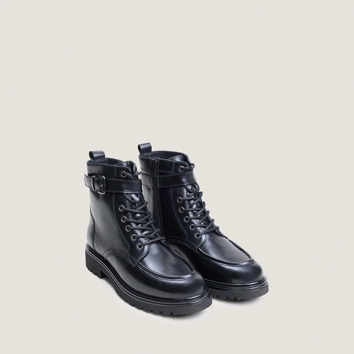 Low boots with buckles and laces in black leather | ALBO