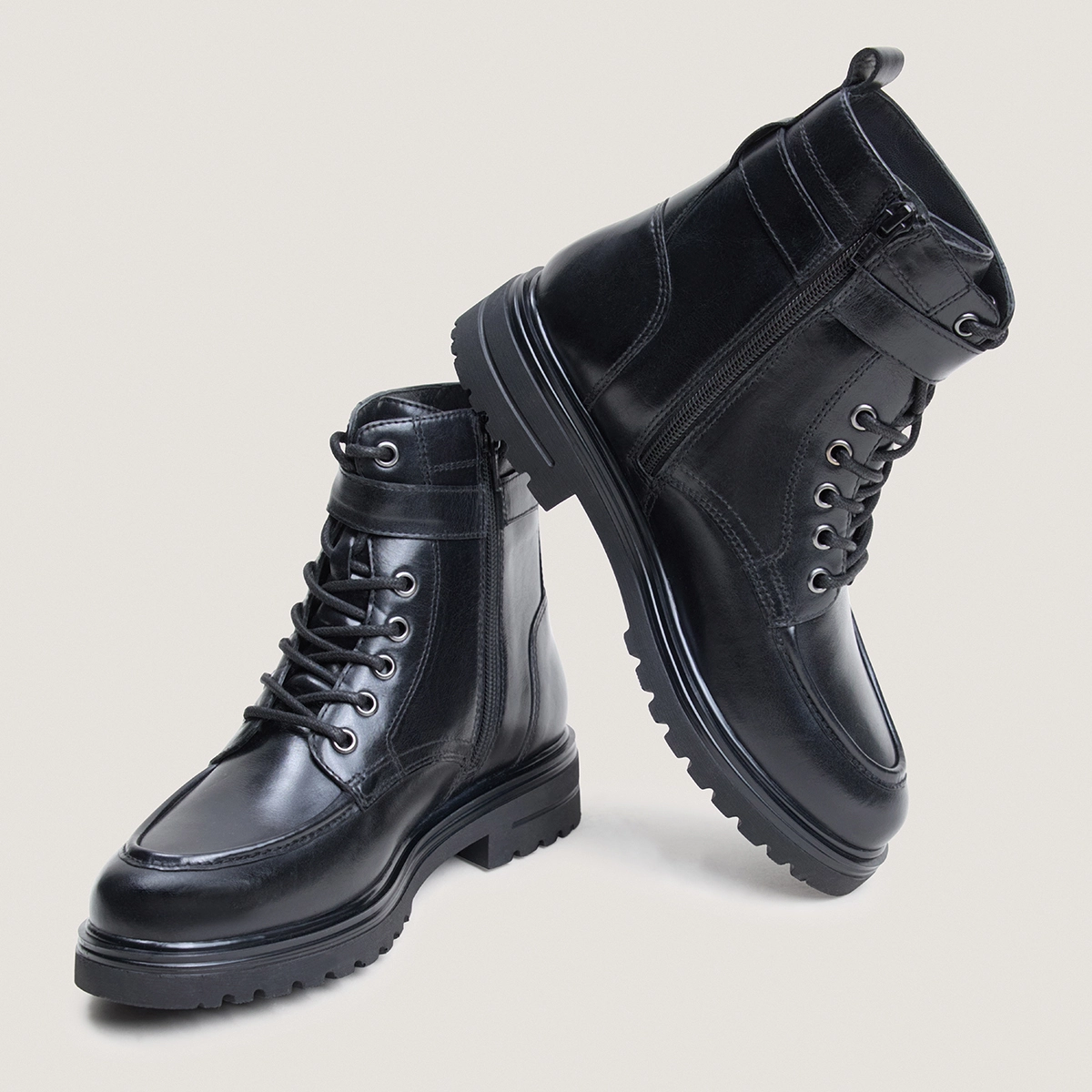 Low boots with buckles and laces in black leather | ALBO