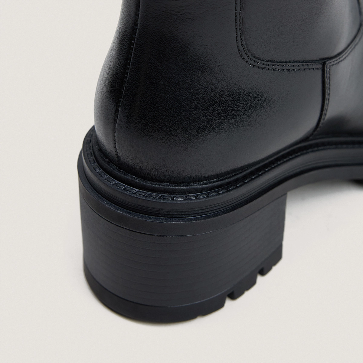 Boots with lug soles in black leather | ASTRE