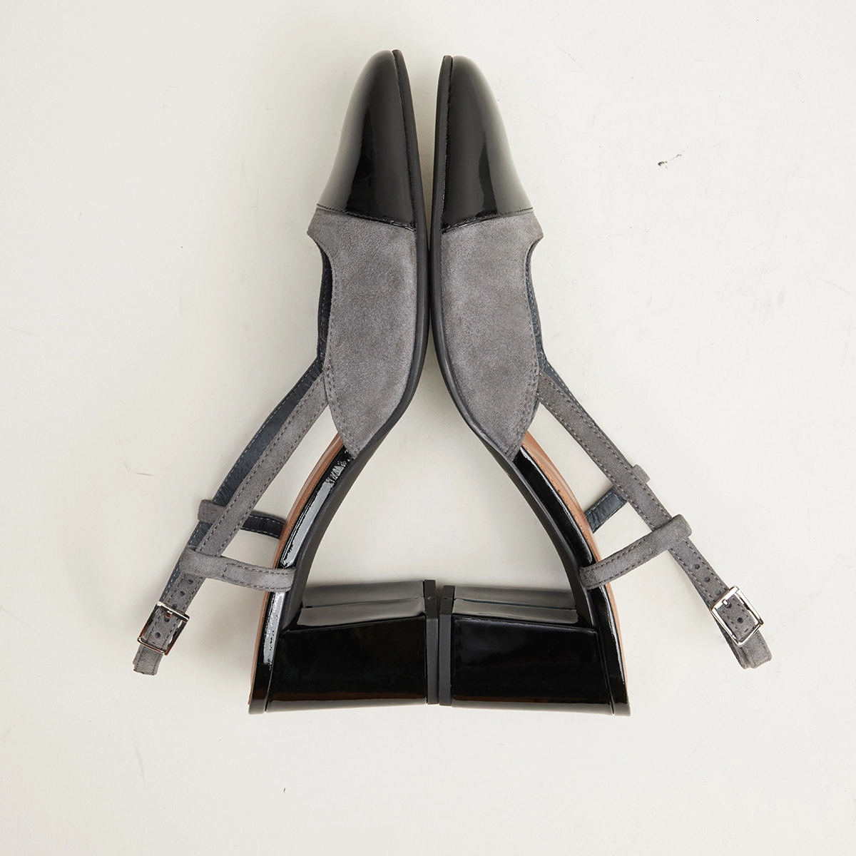 Heeled slingbacks in black shiny leather and grey suede | DHAPOP