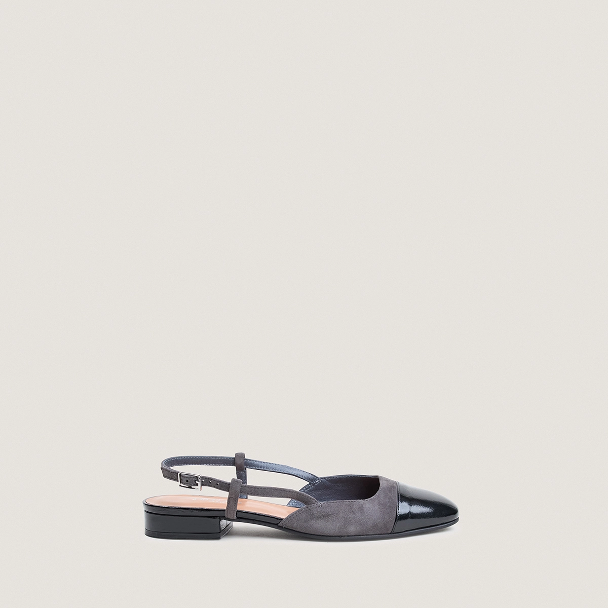 Slingbacks ballet flats in black shiny leather and grey suede | DHAPOU