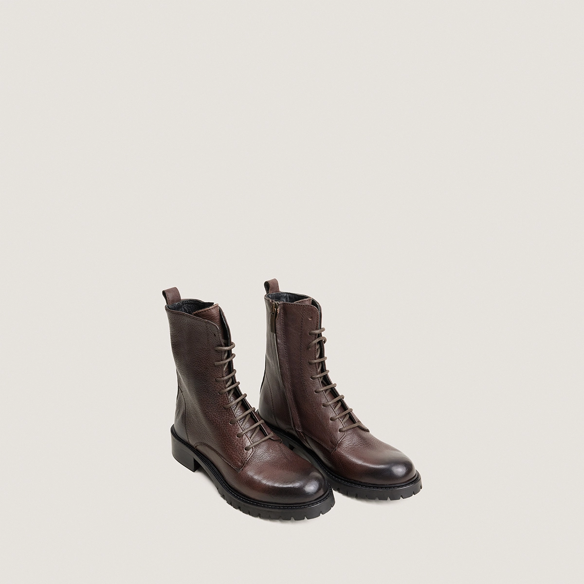 Lace-up low boots in brown grained leather | ROMAIN