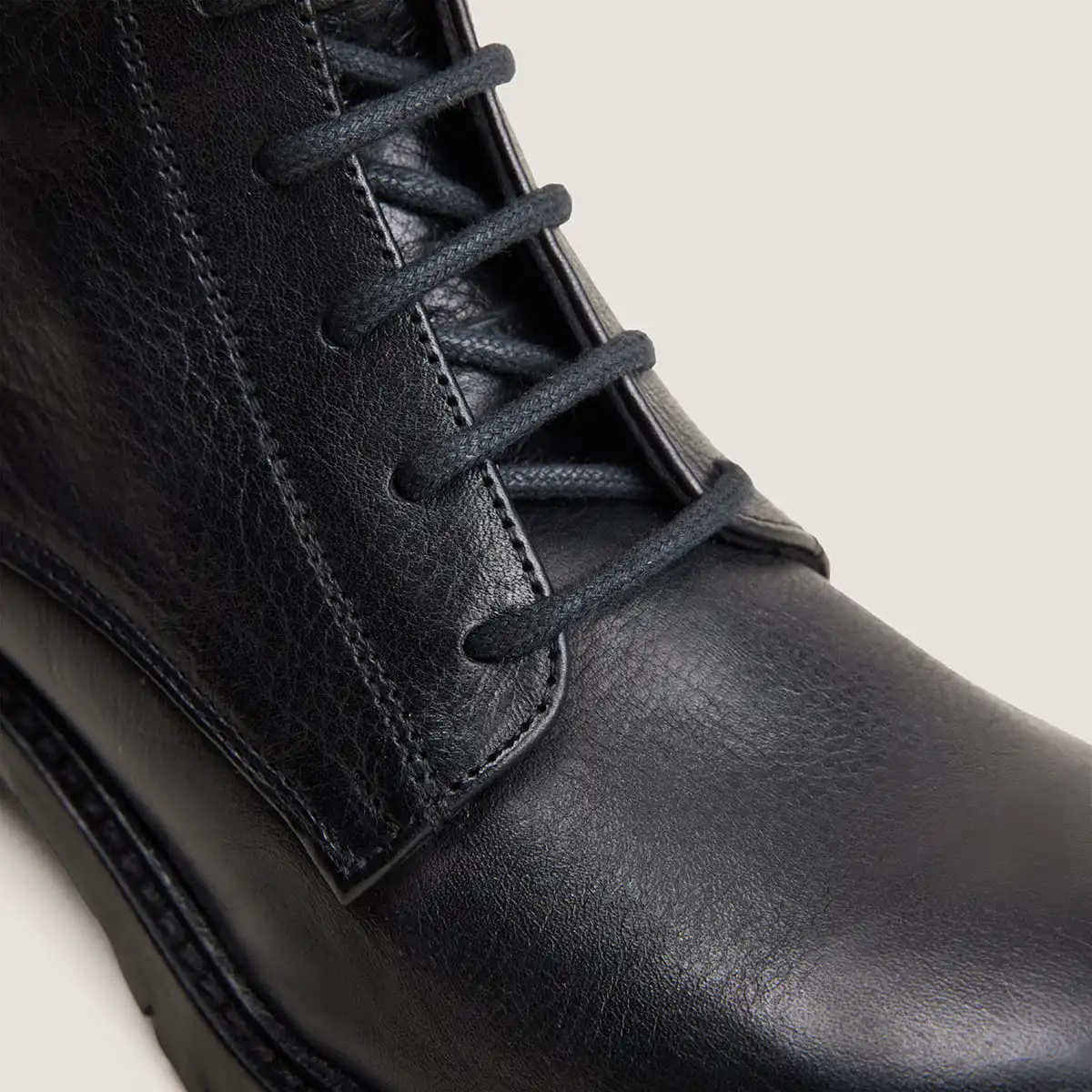Lace-up low boots in black grained leather | ROMAIN