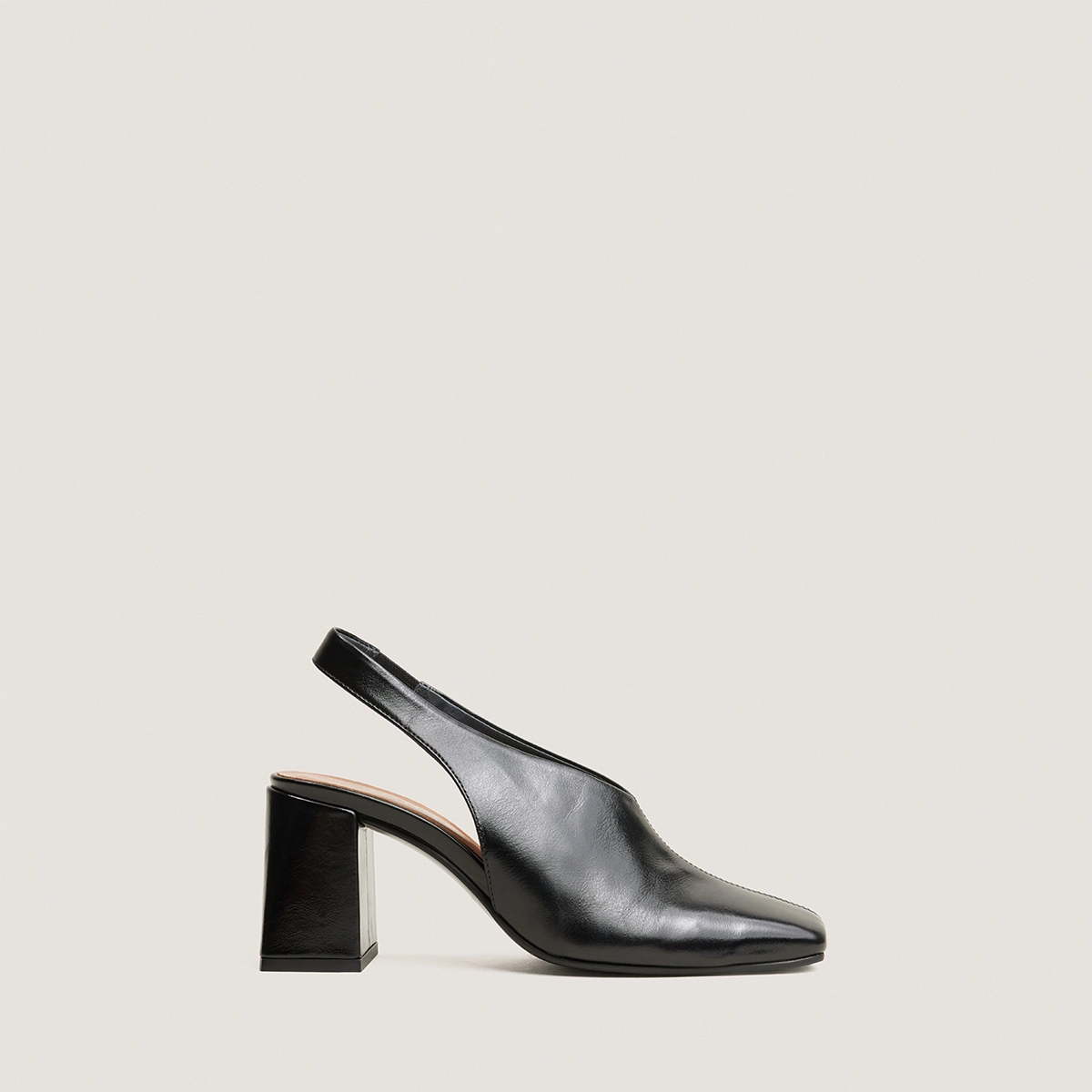 Square-toe slingback pumps in black leather | DREEZE