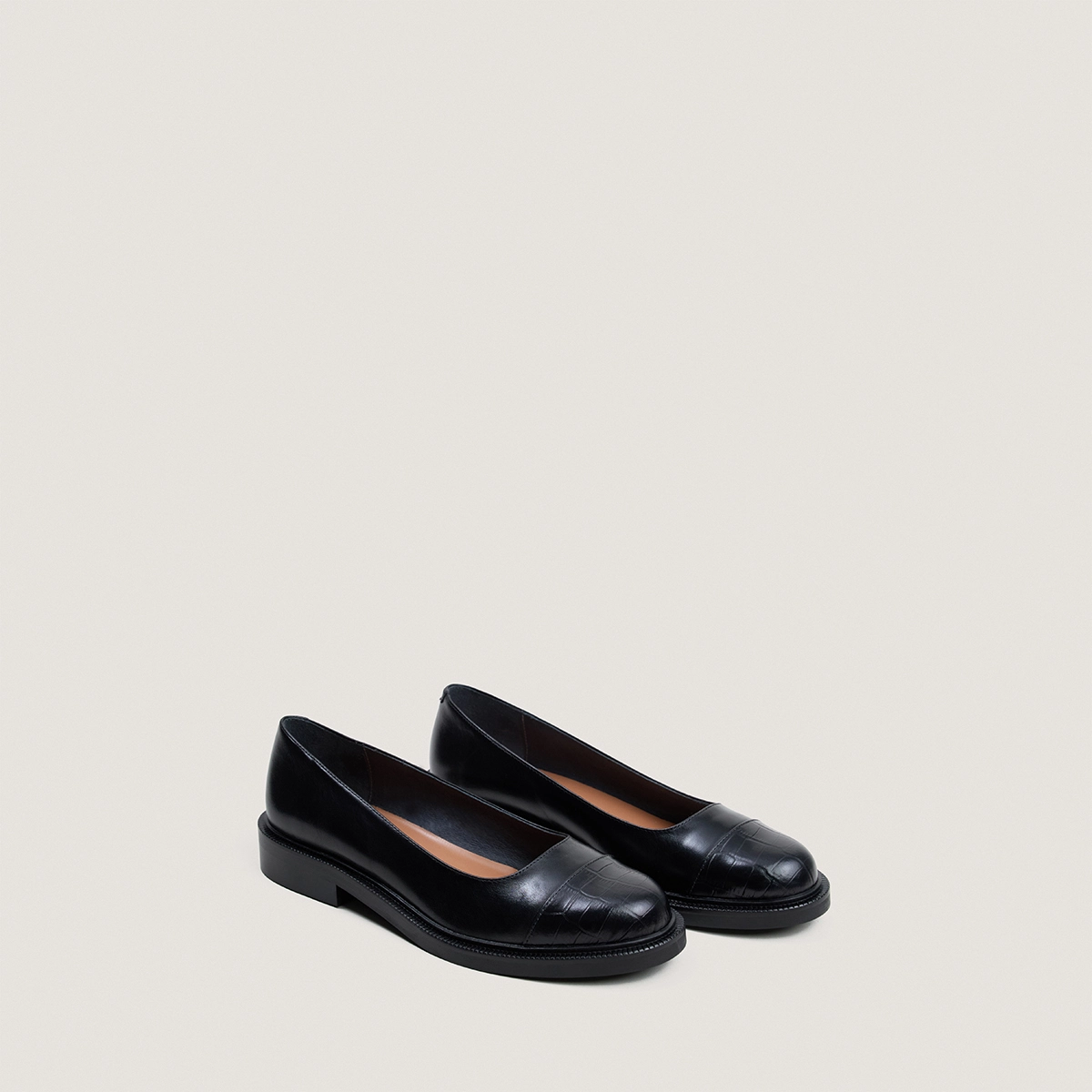 Round-toe ballet flats with low heels in black leather and black croc-effect | DOUM