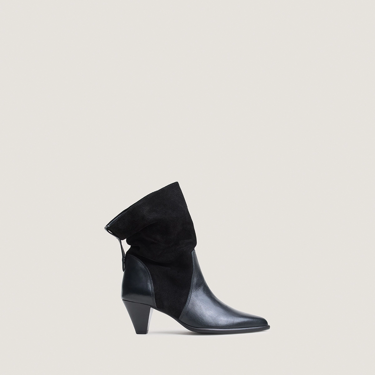 Pointed-toe ankle boots in black leather and black split leather | PAMPA