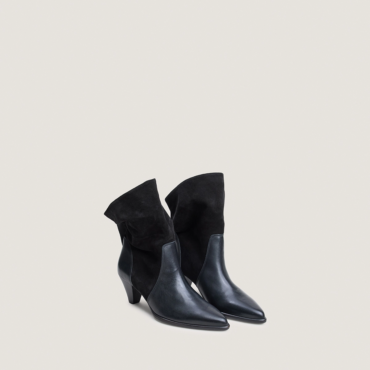 Pointed-toe ankle boots in black leather and black split leather | PAMPA