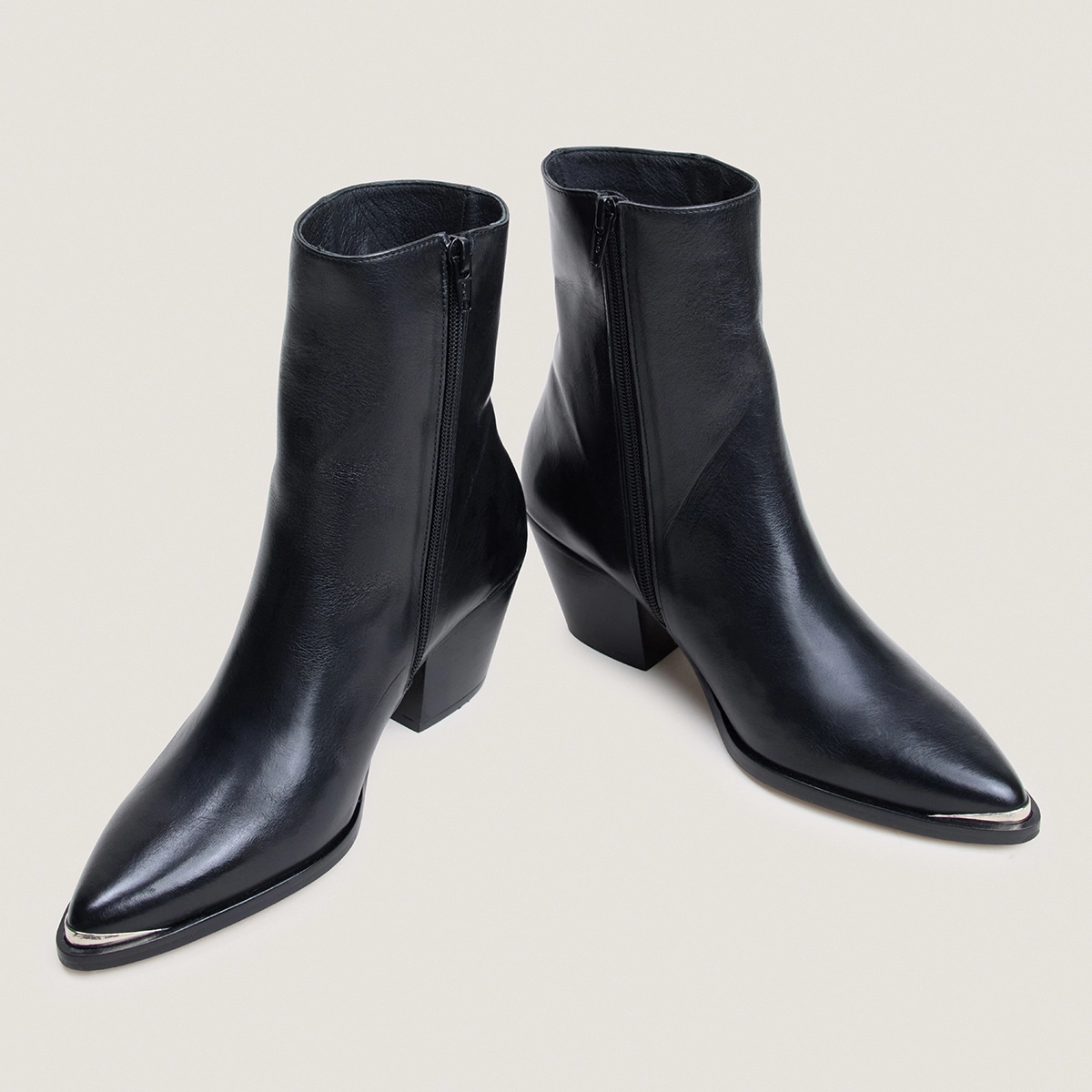 Heeled ankle boots with silver toe caps in black leather | PRUDENCE