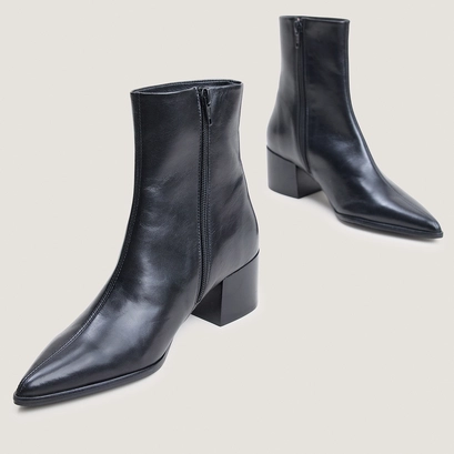 Heeled square-toe pointed ankle boots black
