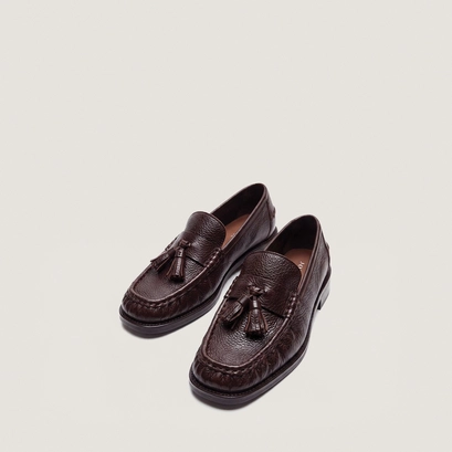 Loafers with tassels brown