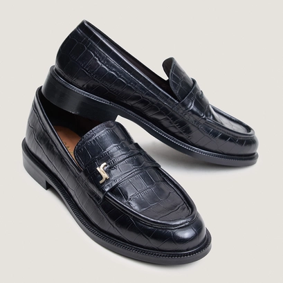 Round-toed loafers with monograms in black crocodile leather | duedi