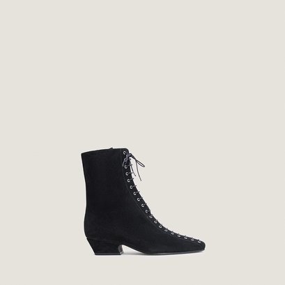 Pointed-toe lace-up ankle boots black