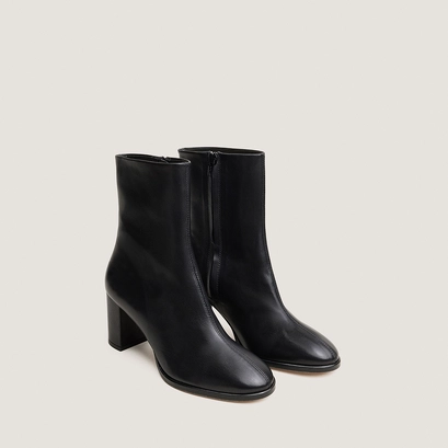 Heeled round-toe ankle boots black