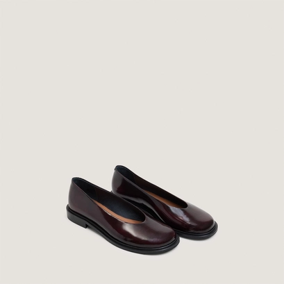 Ballet flats with low heels and round toes burgundy