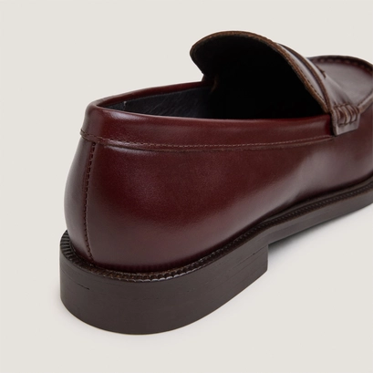 Round-toe loafers brown