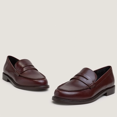 Round-toe loafers in brown leather | dracula