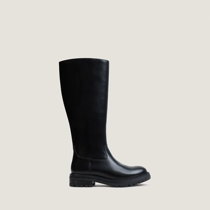 Boots with lug soles black