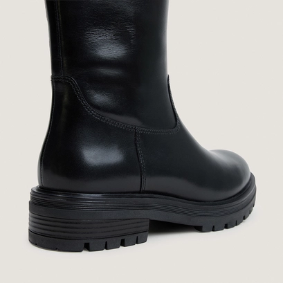 Boots with lug soles black