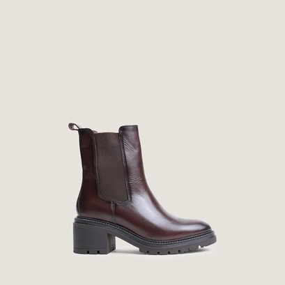 Ankle boots with lug soles red brown