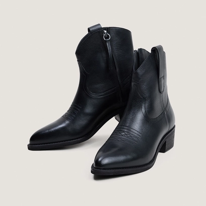 Ankle boots with low heels black
