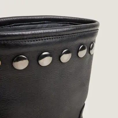 Rivets boots with lug soles black