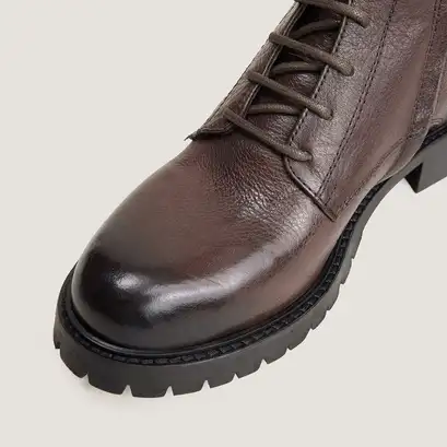 Lace-up low boots brown