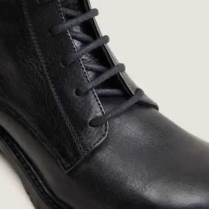 Lace-up low boots black
