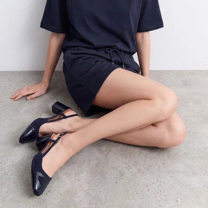 Heeled slingbacks in navy blue shiny leather and navy blue velvet | dhapop