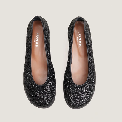 Ballet flats with low heels and round toes black