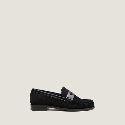 Round-toe loafers black
